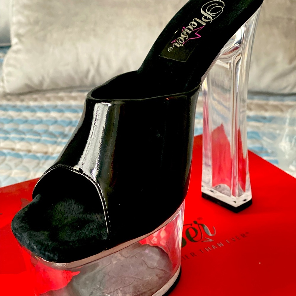 Black/clear patent leather platform Heels